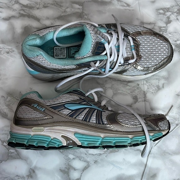 Brooks Ariel Athletic Training Shoe Womens Size 8 White - Picture 1 of 9